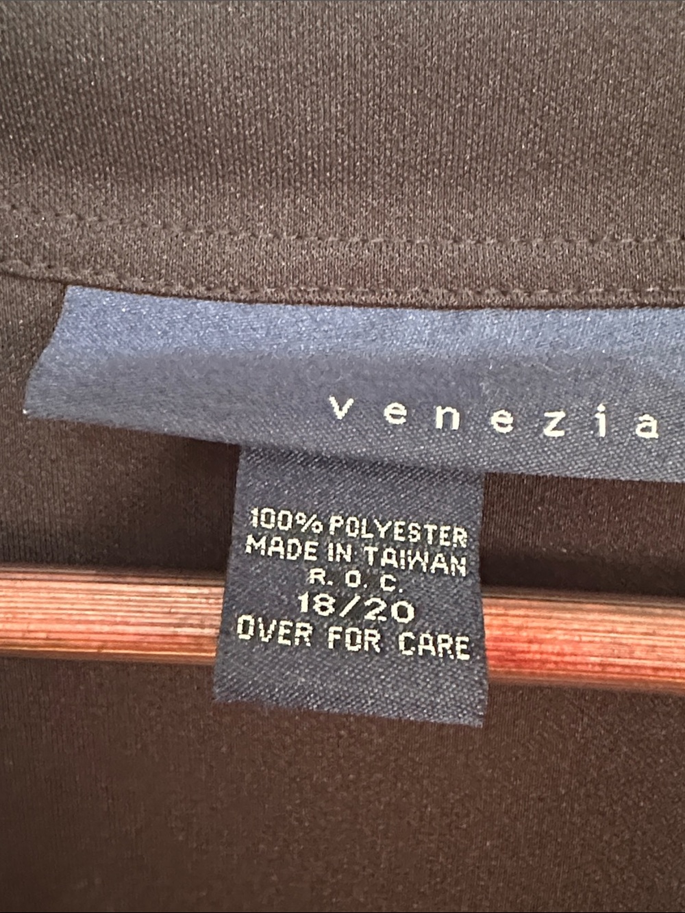 Venezia Black Short-Sleeve Wrap Midi Dress with Collar - Picture 2 of 3
